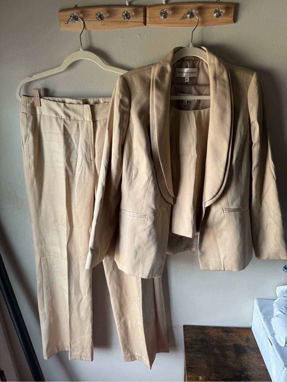 Jones New York 3 Piece Suit Set Tan Beige Shawl Collar Jacket Shell Tank Pants 6